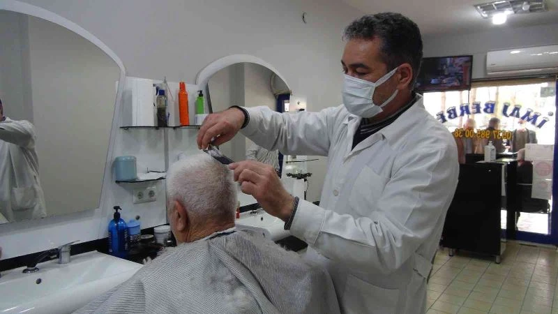 Ayakta uyuyan berber malulen emekli olmak istiyor
