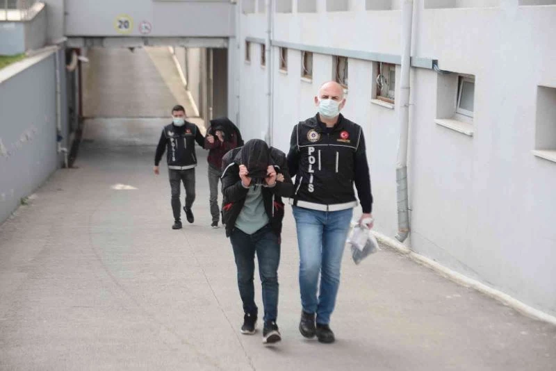 Adana’da 8 kilo 724 gram esrar ele geçirildi
