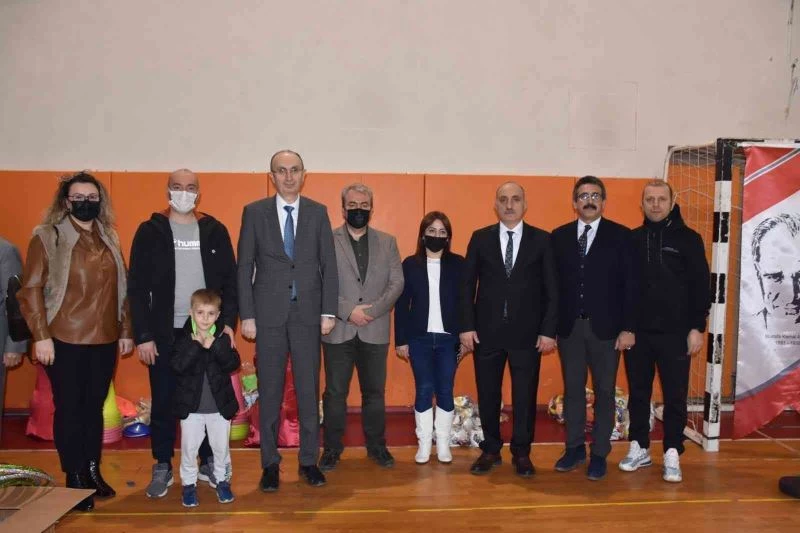 Öğrenciler, yeni spor malzemelerine kavuştu
