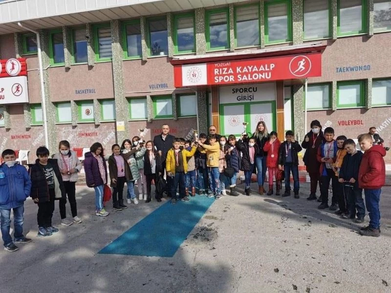 Çekerek Akbay İlkokulundan satrançta büyük başarı
