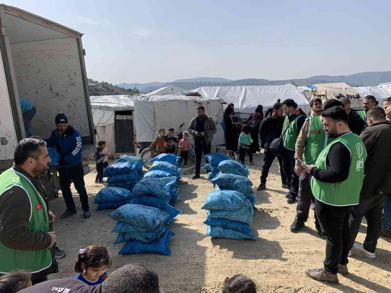 Yahyalılı gençler Suriye’deki çocukları ısıttı
