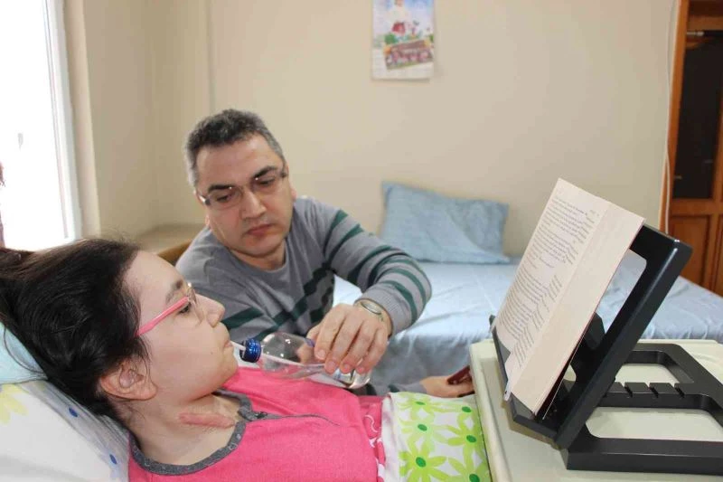 4. kattan düşerek yatağa mahkum olan İrem’e 3 yıldır babası bakıyor
