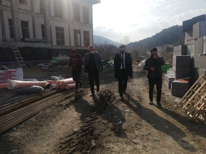 Kaymakam Emrah Bütün, Hanönü ilçesine yapımı devam eden yeni hükümet konağı inşaat alanında incelemelerde bulundu
