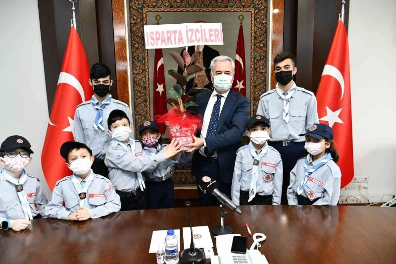 Vali Seymenoğlu, izcileri ağırladı
