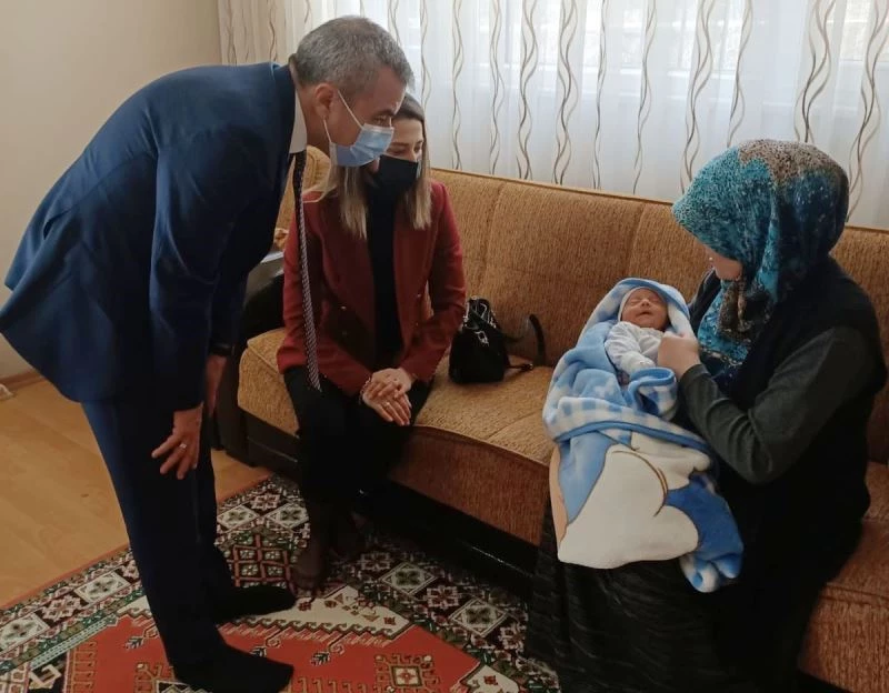 Erdek’te “Aramıza Hoş geldin Bebek” ziyaretleri devam ediyor
