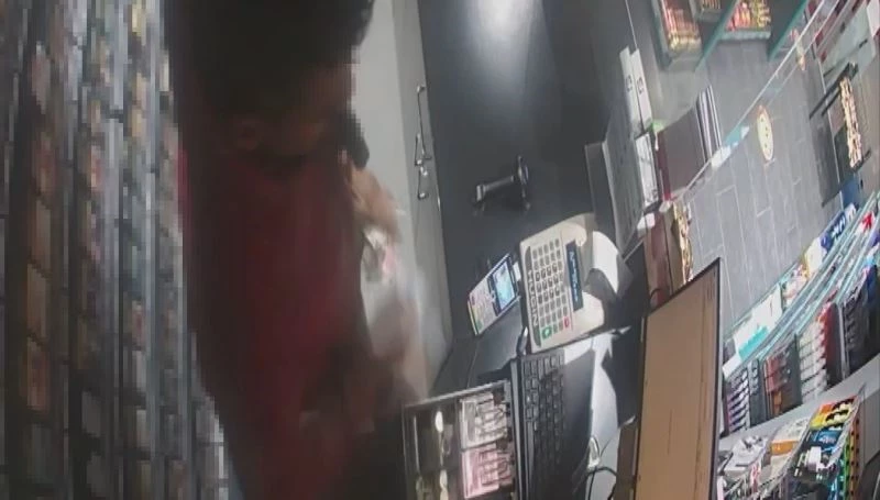 Edirne’de akaryakıt istasyonundaki hırsızlık anı kamerada
