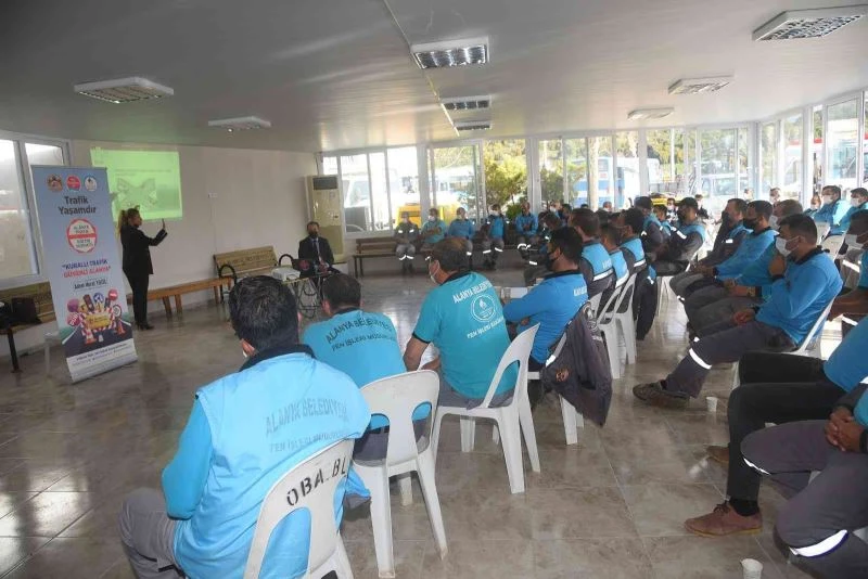 Alanya Belediyesi operatörlerine güvenli sürüş ve zincir takma eğitimi
