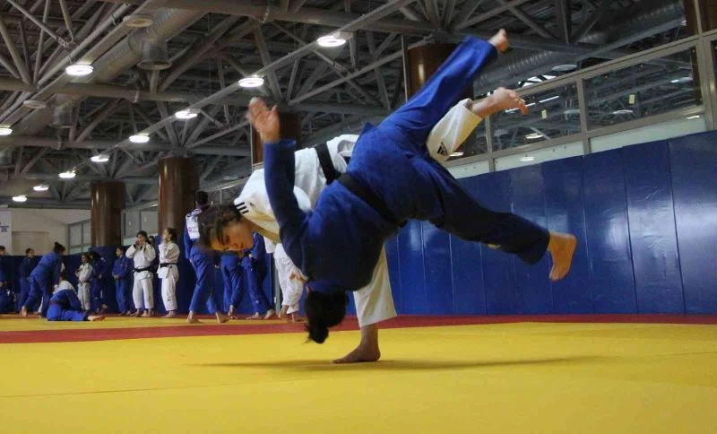 Ümit Milli Judo Takımı 3 şampiyonadan madalyalar ile dönmek istiyor
