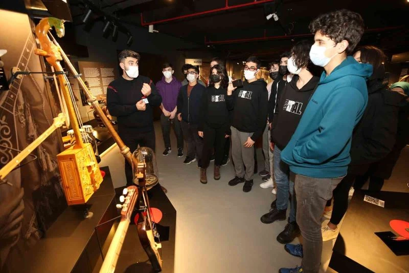 Öğrenciler müzede ritim öğreniyor
