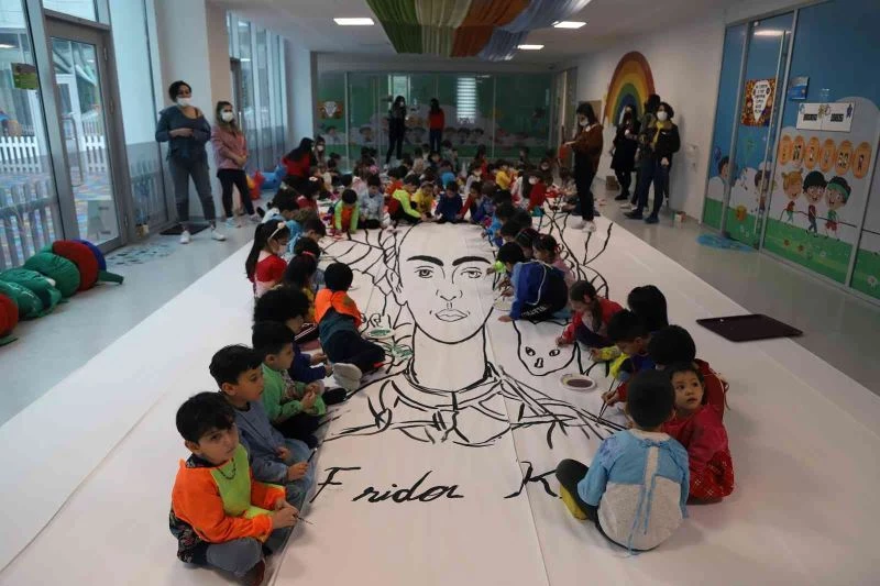 Büyükşehir’in minik öğrencilerden dev Frida Kahlo portresi
