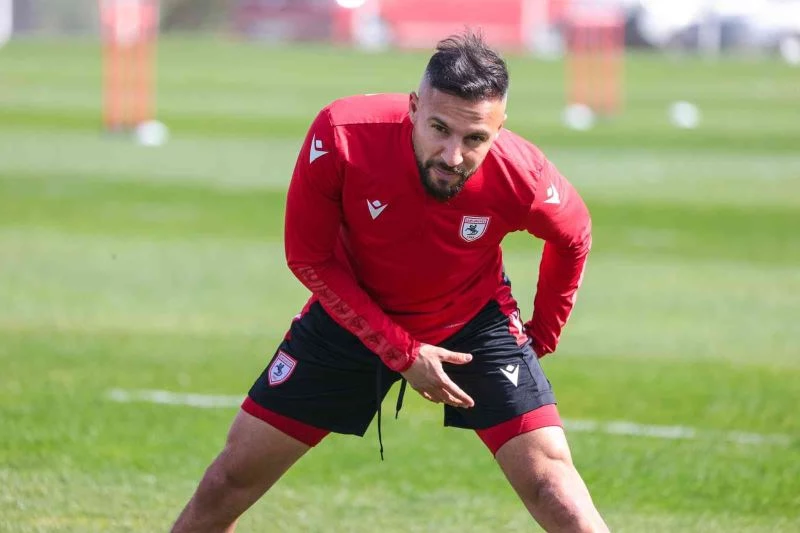 Yasin Öztekin: “Sezon sonu sözleşmem bitiyor, tek hedefim şampiyonluk”
