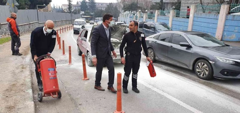 Bursa’da otomobil yangını tüplü müdahale sonucu büyümeden söndürüldü
