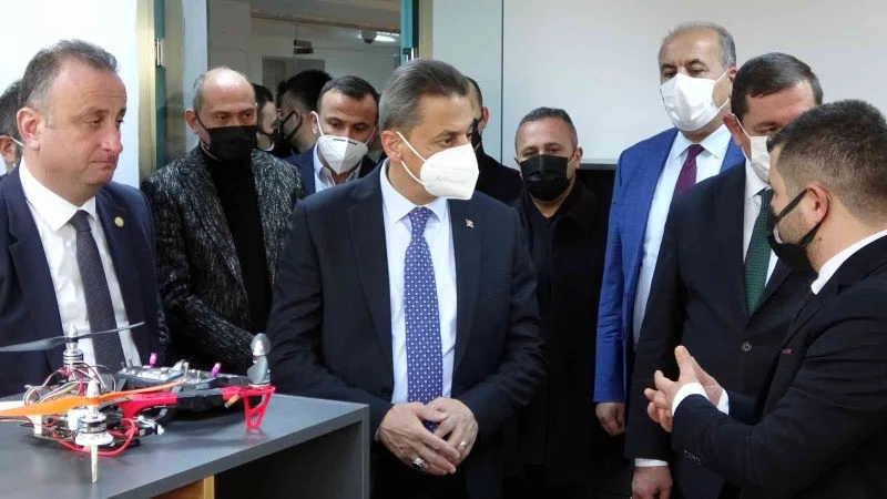 Fikirlerin uygulamaya döküleceği alan Dijital Dönüşüm Merkezi açıldı
