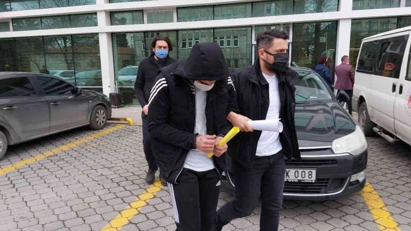 Polisin dur ihtarına uymayarak çarparak yaralanmasıyla ilgili 3 kişi tutuklandı
