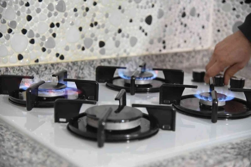 Doğalgaz Dursunbey’de konutlara verildi
