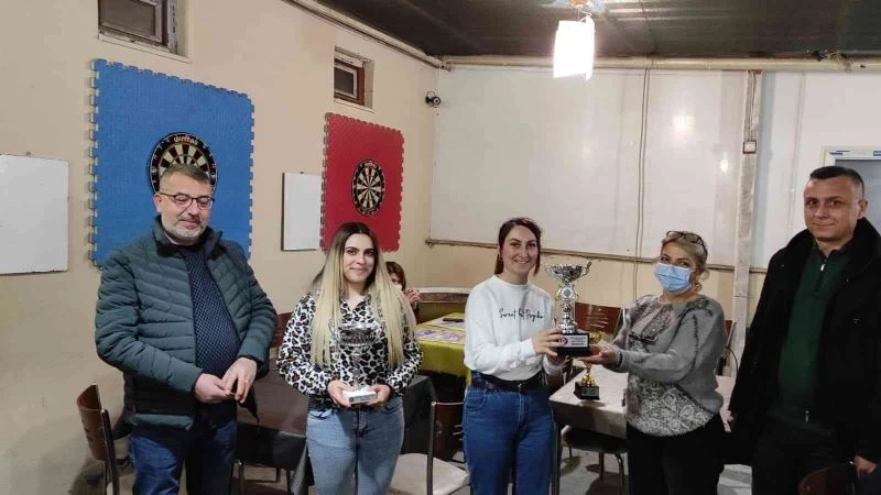 Kadın şampiyonalar ödüllerini aldı
