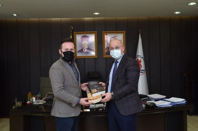 Rektör Ünal: “Akademik yayınlar, üniversitemizin daha rekabetçi bir pozisyona ulaşmasında kilometre taşlarından biri olacak”
