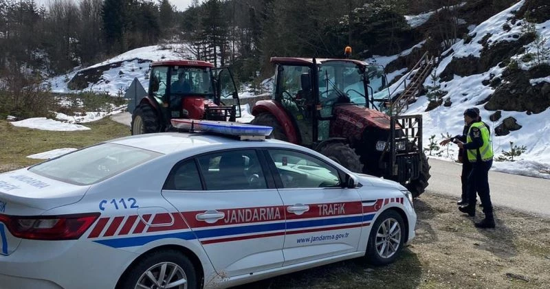 6 traktör sürücüsüne 2 bin 334 lira ceza kesildi
