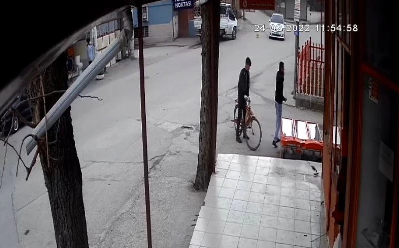 İçecek dolabı fırtınada kağıt gibi uçtu
