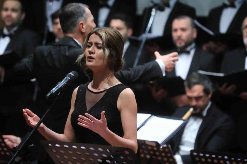 ‘Aşksız Hayat’ Konseri’nde  ‘aşka dair’ besteler seslendirildi
