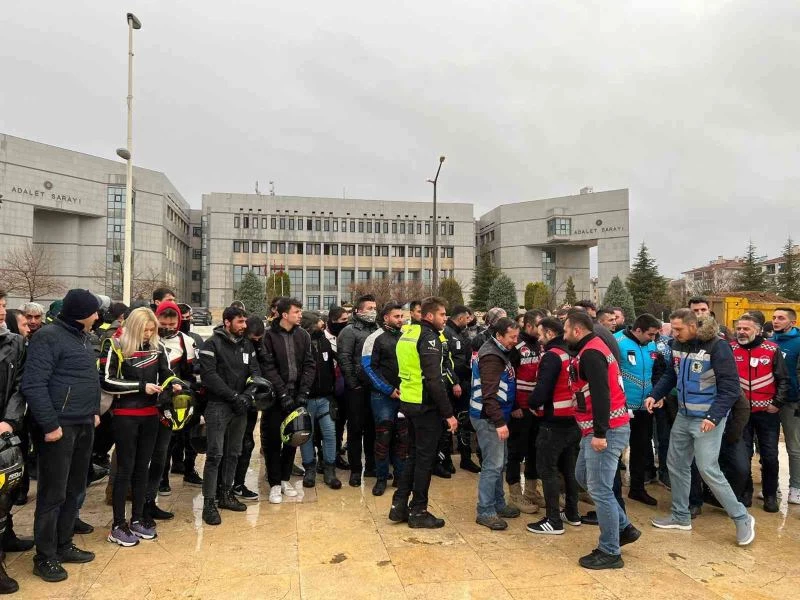 300 motorcu cinayet gibi kazada ölen kurye için Denizli’de buluştu
