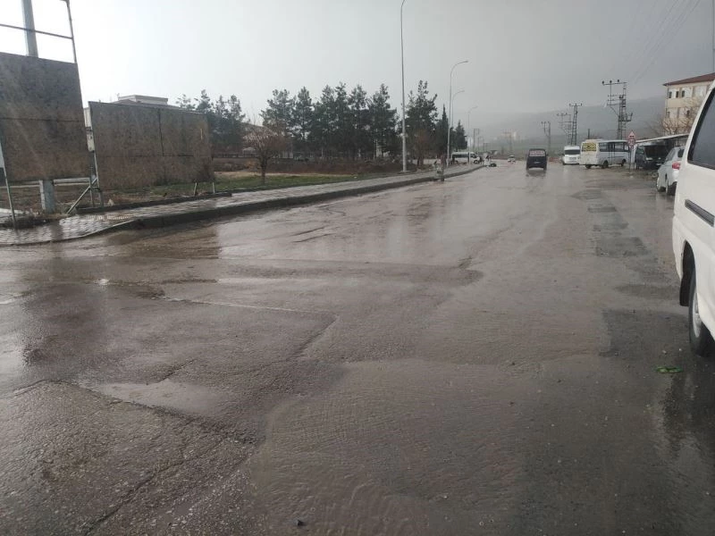 Yavuzeli’nde sağanak yağış
