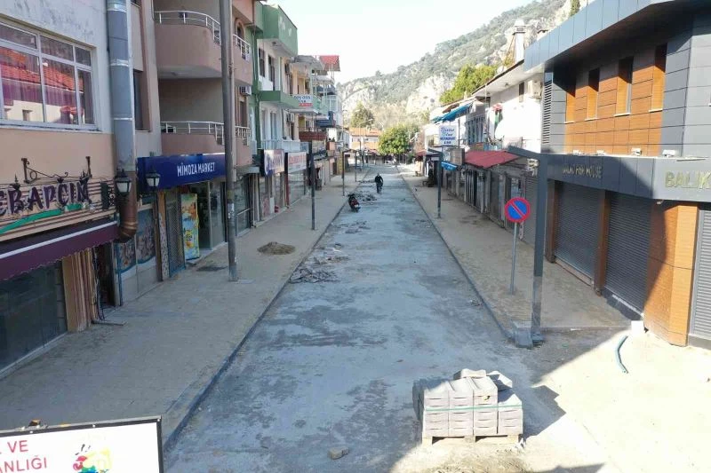 Dalyan’da kıyı kenar çalışmaları hızla ilerliyor
