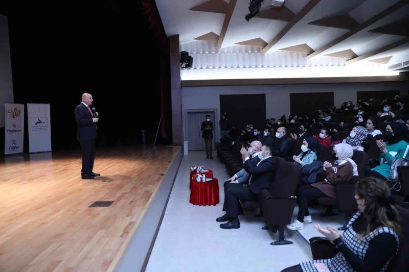 Keçiören Belediye Başkanı Altınok motivasyon seminerinde gençlerle buluştu
