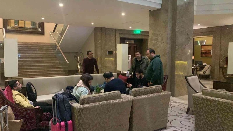 Bombalar patlayınca sığınağa alındılar
