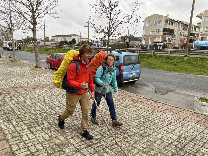 Fransız 2 gezgin, dünya barışı için 4 buçuk aydır Kudüs’e yürüyor
