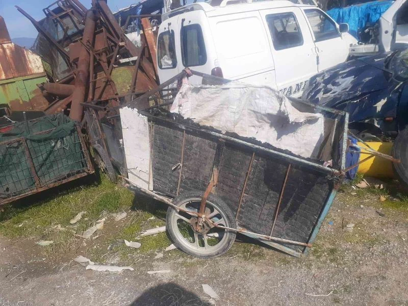 Edremit’te açıktan hırsızlıkta kullanılan at arabaları da toplandı
