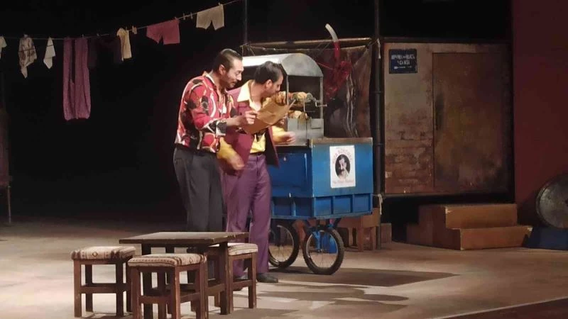 Definaname oyunu Malatyalı tiyatroseverlerle buluştu
