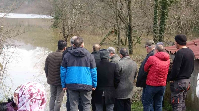 Mağara ağzı tıkanınca mahalleyi su bastı
