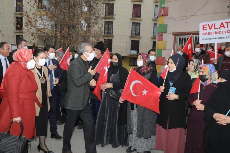 Ak Parti teşkilatından Diyarbakır annelerine ziyaret
