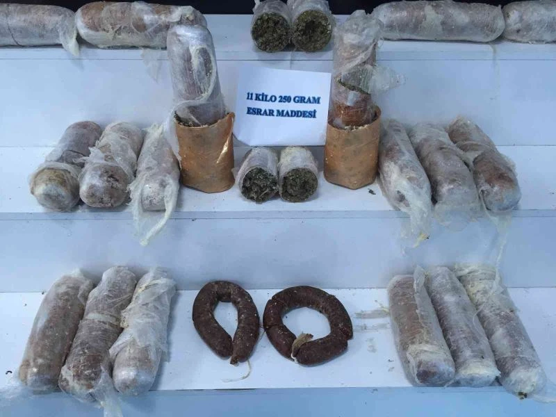 Kavurma arasında 11 kilo esrar ele geçirildi
