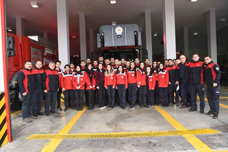 Geleceğin itfaiyecilerine zorlu eğitim
