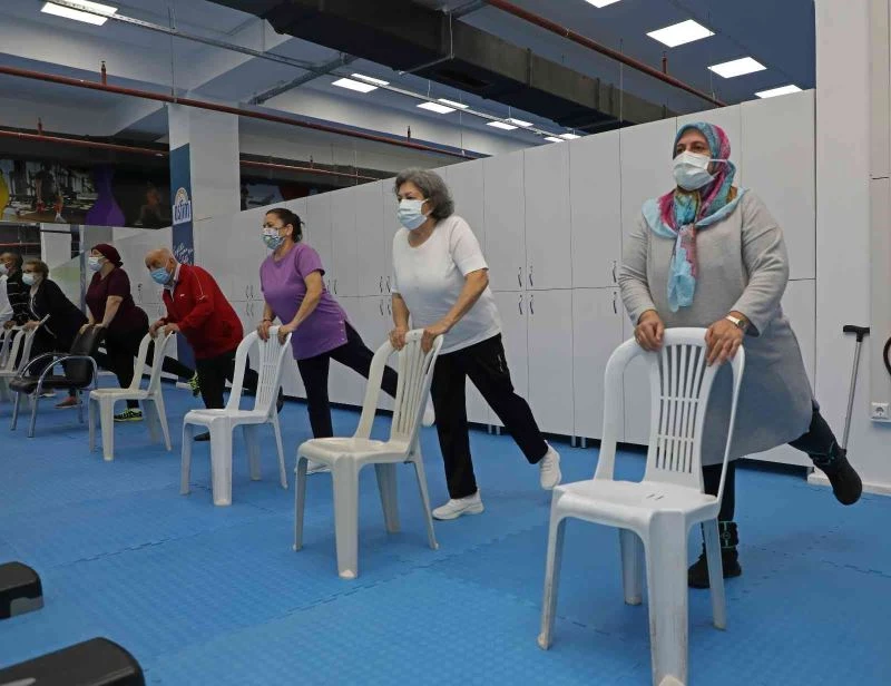 Parkinson hastaları spor yapıp sosyalleşiyor
