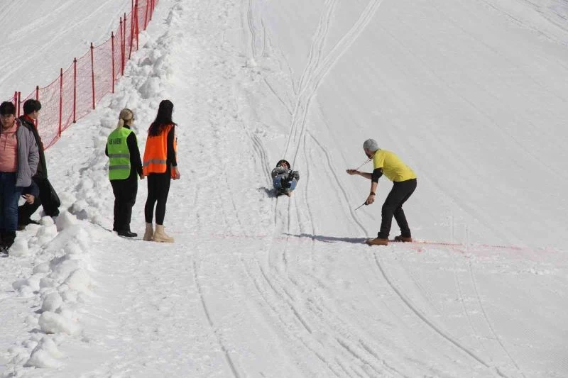 Yedikuyular’da geleneksel kızak yarışları
