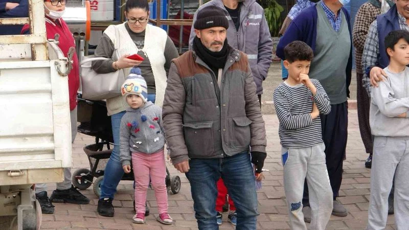 Çocuklar cesedi korkulu gözlerle izledi
