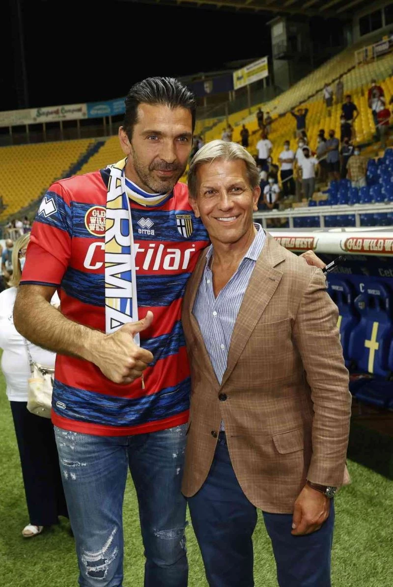 44 yaşındaki Gianluigi Buffon, Parma ile sözleşmesini uzattı
