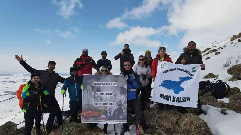 3 bin rakımlı Esrük Dağı zirvesinde 