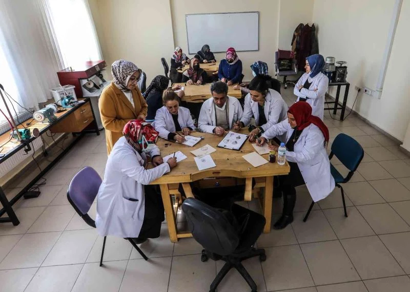 Van Büyükşehir Belediyesinden kadınlara savatlı gümüş işlemeciliği kursu
