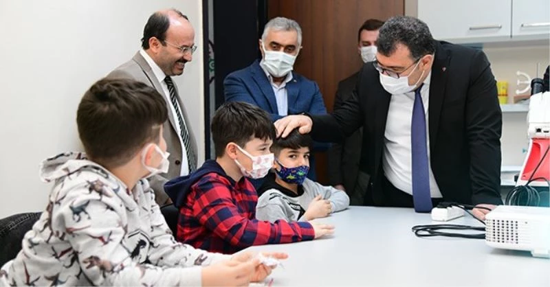 Başkan Mandal, ETÜ’nün İnovasyon merkezlerine konuk oldu
