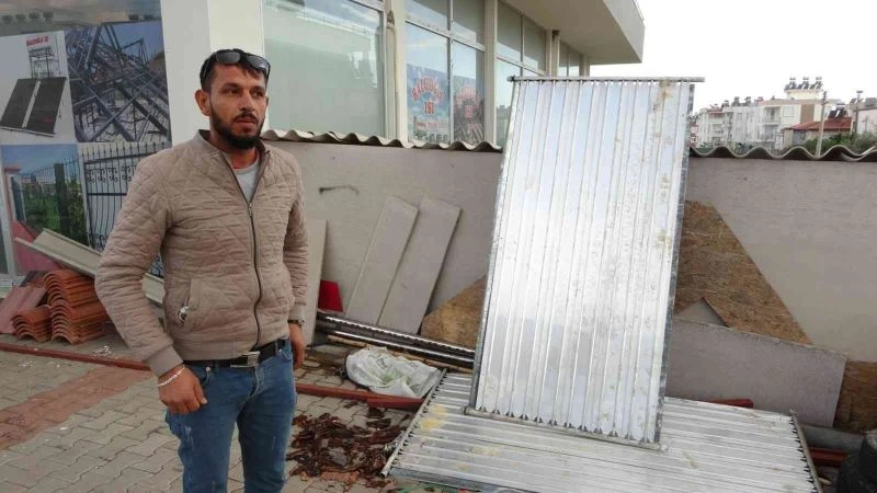 Hurdacı kadınlar, iş yerinin önünden güneş paneli çaldı
