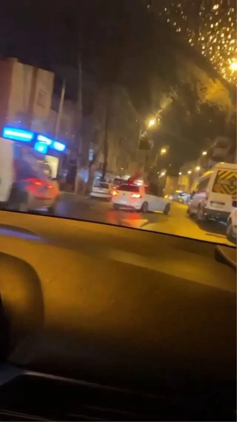 Yine asker eğlencesi yine bildik görüntüler. Drift atarak trafiği tehlikeye attılar.