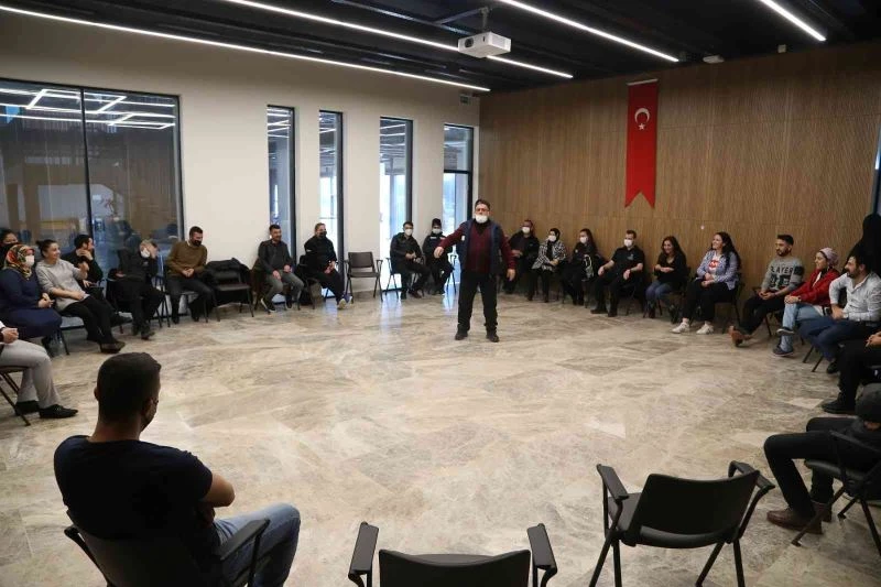 Motivasyon için drama eğitimi aldılar
