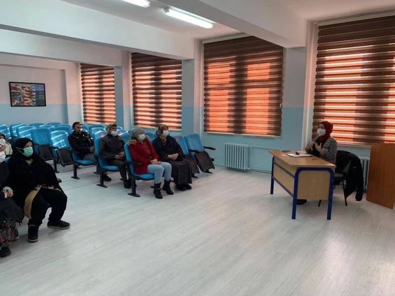 Dumlupınar’da eğitim kurumlarındaki gıda çalışanlarına hijyen eğitimi
