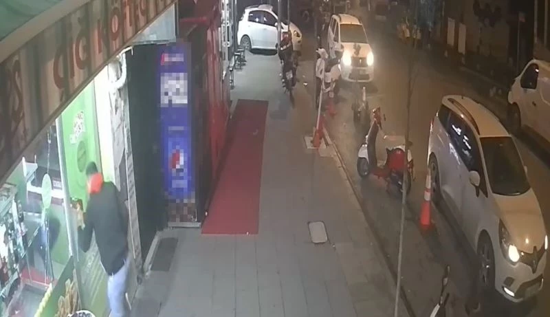 İstanbul’da iki grup birbirlerinin işyerlerine saldırdı: Polis mini cephanelik ele geçirdi
