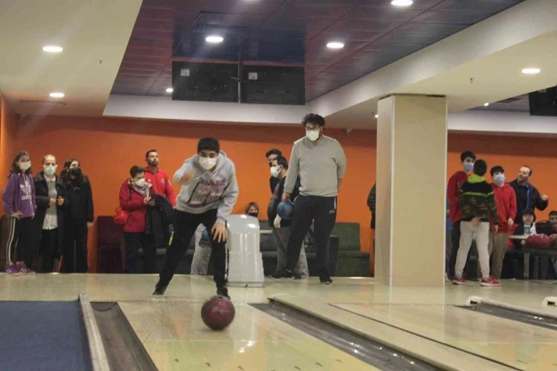 Maltepeli çocukların bovling heyecanı
