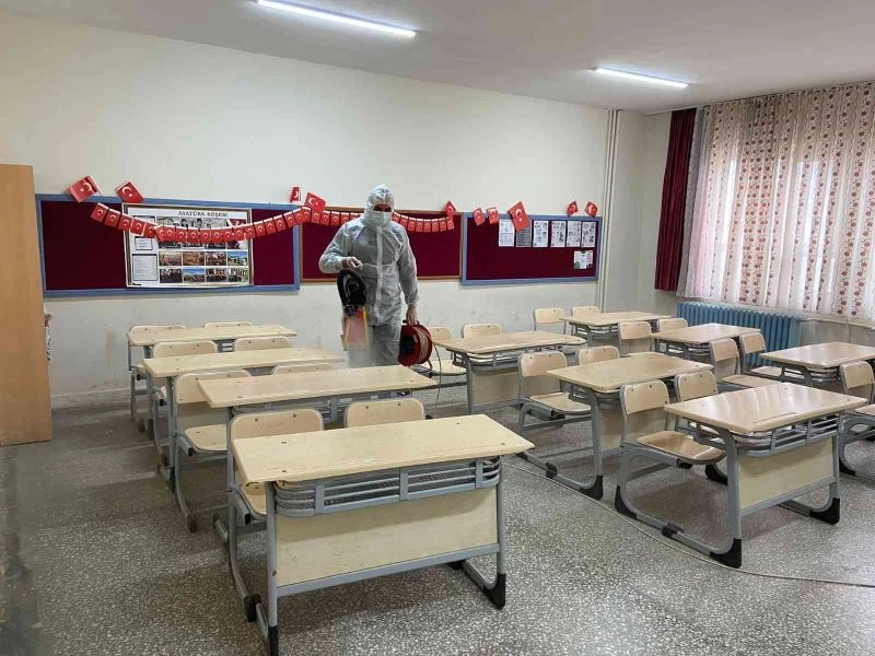 Yahşihan’da okullar dezenfekte ediliyor
